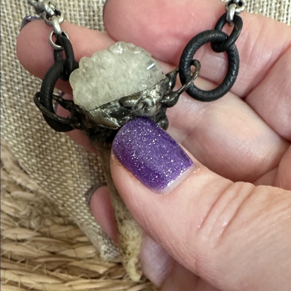 Antler tip crystal cluster necklace - Picture 5 of 7
